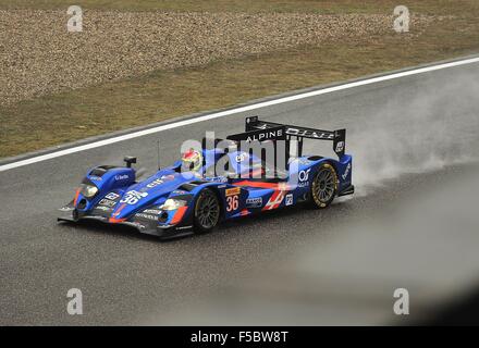 1. November 2015 - Shanghai, Volksrepublik China - N - 36 SIGNATECH ALPINE Frankreich. Alpine A450B - Nissan. Reifen Dunlop, Fahrer NELSON PANCIATICI (FRA), PAUL-LOUP CHATIN (FRA) und TOM DILLMANN (FRA). LE MANS PROTOTYP 2. Während den 6 Stunden von Shanghai in Shanghai International Circuit. © Marcio Machado/ZUMA Draht/Alamy Live-Nachrichten Stockfoto