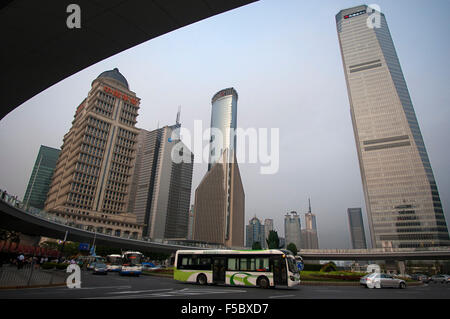 Wolkenkratzer im Finanzviertel Lujiazui, in Pudong in Shanghai, China. Shanghai International Finance Centre, in der Regel abbrev Stockfoto