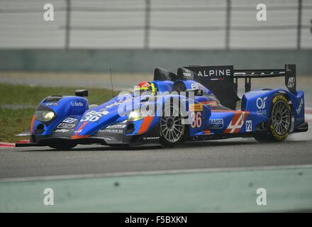 1. November 2015 - Shanghai, Volksrepublik China - N - 36 SIGNATECH ALPINE Frankreich. Alpine A450B - Nissan. Reifen Dunlop, Fahrer NELSON PANCIATICI (FRA), PAUL-LOUP CHATIN (FRA) und TOM DILLMANN (FRA). LE MANS Prototyp 2. während den 6 Stunden von Shanghai in Shanghai International Circuit. © Marcio Machado/ZUMA Draht/Alamy Live-Nachrichten Stockfoto