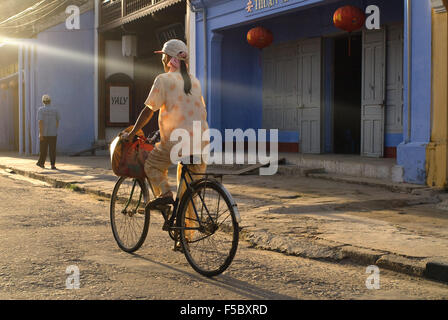 Vietnam, Provinz Quang Nam, Hoi An, Altstadt, Weltkulturerbe der UNESCO, traditionelles Haus. Bach Dang Straße. Vietnam. Stockfoto
