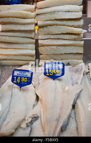 Stockfisch Fisch zum Verkauf auf Stand auf La Boqueria Markt Barcelona Katalonien Spanien ES Stockfoto