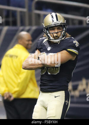 New Orleans, LOUISIANA, USA. 1. November 2015. New Orleans Saints wide Receiver WILLIE SNEAD feiert nach seinem Tor einen Touchdown gegen die New York Giants im Mercedes-Benz Superdome in New Orleans, Louisiana am 1. November 2015. © Dan Anderson/ZUMA Draht/Alamy Live-Nachrichten Stockfoto