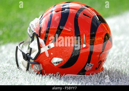 Pittsburgh, PA, USA. 1. November 2015. Helm bei den Cincinnati Bengals Vs Pittsburgh Steelers Spiel bei Heinz Field in Pittsburgh, PA. Jason Pohuski/CSM/Alamy Live-Nachrichten Stockfoto