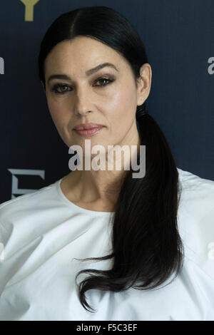 Mexico City, Mexiko. 1. November 2015. Italienische Schauspielerin Monica Bellucci stellt während der Fototermin für neuen James Bond-Film "Spectre" in Mexiko-Stadt, Hauptstadt von Mexiko, am 1. November 2015 zu fördern. Bildnachweis: Alejandro Ayala/Xinhua/Alamy Live-Nachrichten Stockfoto