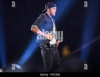 Detroit, Michigan, USA. 30. Oktober 2015. LUKE BRYAN durchführen auf seinen Kick The Dust Up Tour im Ford Field in Detroit, MI am 30. Oktober 2015 © Marc Nader/ZUMA Draht/Alamy Live News Stockfoto