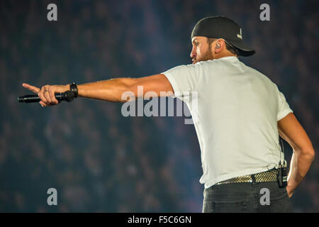 Detroit, Michigan, USA. 30. Oktober 2015. LUKE BRYAN durchführen auf seinen Kick The Dust Up Tour im Ford Field in Detroit, MI am 30. Oktober 2015 © Marc Nader/ZUMA Draht/Alamy Live News Stockfoto