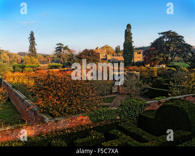 Eine schöne Herbst-Szene in Hampton Court Schloss, Gärten und Parks in der schönen Landschaft Herefordshire. Stockfoto