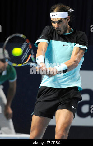 Basel, Schweiz. 1. November 2015. Basel-Schweizer Indoor-Tennis-Meisterschaften, Tag acht. Rafael Nadal in Aktion während seines Spiels mit Roger Federer der Schweiz Credit: Action Plus Sport/Alamy Live News Stockfoto