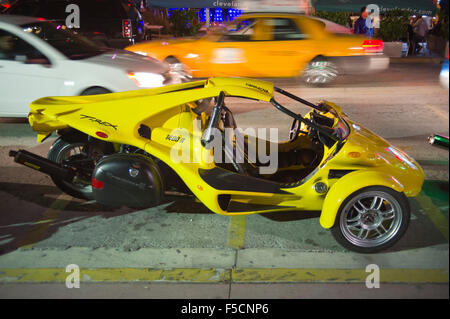 Campagna T-Rex dreirädrige Cyclecar am Ocean Drive, Miami Beach Stockfoto