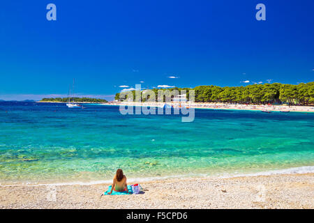 Türkisfarbenen Adria Strand in Primosten, Dalmatien, Kroatien Stockfoto