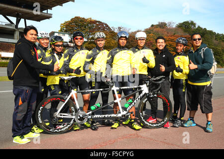 Japanische Zyklus Sportscenter, Shizuoka, Japan. 1. November 2015. Malaysia-Teamgruppe, 1. November 2015 - Para-Cycling: Japan-Para-Cycling CUP 2015 Straßenrennen bei japanischen Zyklus Sportscenter, Shizuoka, Japan. © Shingo Ito/AFLO SPORT/Alamy Live-Nachrichten Stockfoto