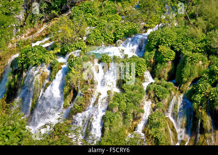 Tuffstein-Wasserfälle von Nationalpark Plitvicer Seen in Kroatien Stockfoto