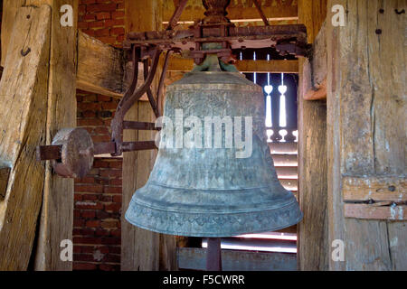 Alte Eisen Kirchturm Glocke Detailansicht Stockfoto