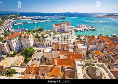 Split Hafen und Uferpromenade historischer Architektur Luftaufnahme, Dalmatien, Kroatien Stockfoto