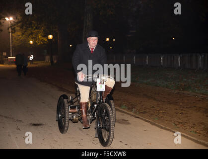 1898 de Dion Bourton verlässt Hyde Park in London nach Brighton Veteran Car 2015 laufen Stockfoto