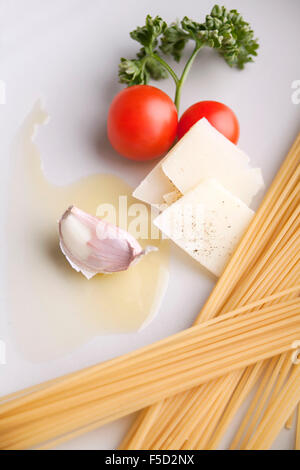 Zutaten für eine italienische Pasta-Mahlzeit Stockfoto