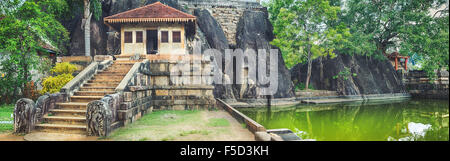 Isurumuniya Viharaya in der Heiligen Welt Erbe Stadt Anuradhapura, Sri Lanka. Panorama Stockfoto