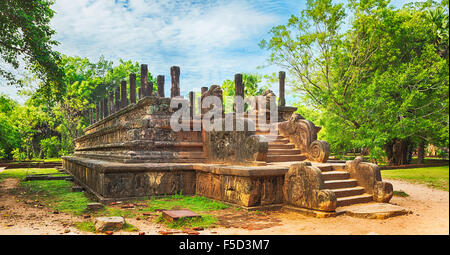 Der Ratssaal in der Weltkulturerbe-Stadt Polonnaruwa, Sri Lanka. Panorama Stockfoto