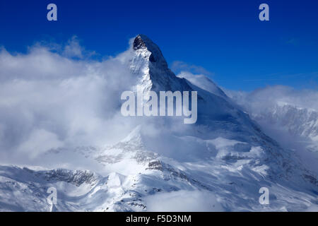 Winter, Schnee, Berg Matterhorn (4.478 M), Skigebiet Zermatt, Kanton Wallis, Walliser Alpen, Süden der Schweiz, Europa. Stockfoto