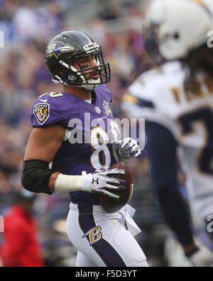 Baltimore, Maryland, USA. 1. November 2015. Baltimore Ravens TE Crockett Gillmore (80) abgebildet, wie er einen Touchdown gegen die San Diego Chargers im M & T Bank Stadium in Baltimore, MD am 1. November 2015 punktet. Bildnachweis: Cal Sport Media/Alamy Live-Nachrichten Stockfoto