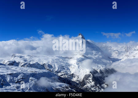 Winter, Schnee, Berg Matterhorn (4.478 M), Skigebiet Zermatt, Kanton Wallis, Walliser Alpen, Süden der Schweiz, Europa. Stockfoto