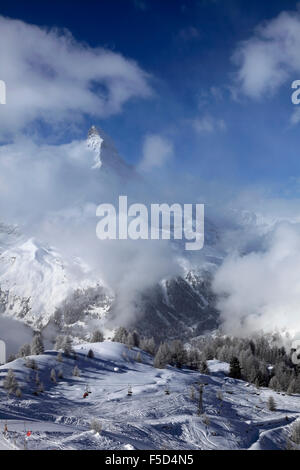 Winter, Schnee, Berg Matterhorn (4.478 M), Skigebiet Zermatt, Kanton Wallis, Walliser Alpen, Süden der Schweiz, Europa. Stockfoto