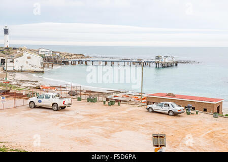 DOORNBAAI, Südafrika, 12. August 2015: der Hafen von Doornbaai (Thorn Bay) an der atlantischen Küste Südafrikas. Stockfoto