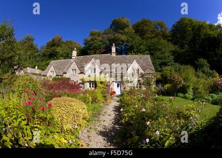 Traditioneller Bauerngarten, Bibury, Cotswolds, Gloucestershire, England, UK, GB, Europa Stockfoto