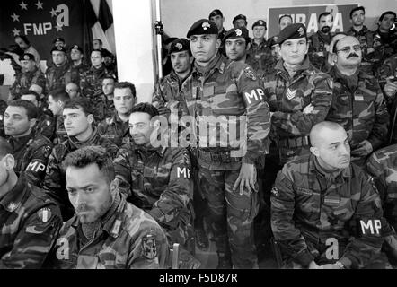 Albanien, Betrieb Alba der italienischen Streitkräfte nach dem Bürgerkrieg von Frühjahr 1997, Soldaten in ihren Kasernen in Tirana - Operazione Alba Delle Forze Armate Italiane Dopo la Guerra Civile della Primavera 1997, Militari in Caserma eine Tirana Stockfoto