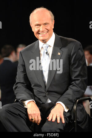 Datei-PIC: 1. November 2015. FRED THOMPSON (19 August 1942-1. November 2015), ein ehemaliger US-Senator aus Tennessee, GOP Präsidentschaftskandidaten, Watergate Anwalt und Schauspieler auf dem TV-Drama "Recht und Ordnung," starb am Sonntag in Nashville. Er war 73. Im Bild: 11. Januar 2008 - Myrtle Beach, South Carolina, USA. Bildnachweis: ZUMA Press, Inc./Alamy Live-Nachrichten Stockfoto