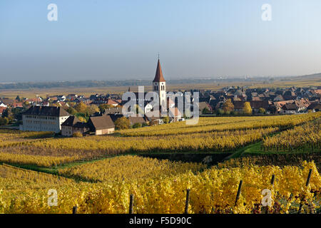 Frankreich, Elsass, Ammerschwihr Dorf im Herbst. Stockfoto