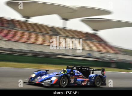 1. November 2015 - Shanghai, Volksrepublik China - N - 36 SIGNATECH ALPINE Frankreich. Alpine A450B - Nissan. Reifen Dunlop, Fahrer NELSON PANCIATICI (FRA), PAUL-LOUP CHATIN (FRA) und TOM DILLMANN (FRA). LE MANS PROTOTYP 2. Während den 6 Stunden von Shanghai in Shanghai International Circuit. © Marcio Machado/ZUMA Draht/Alamy Live-Nachrichten Stockfoto