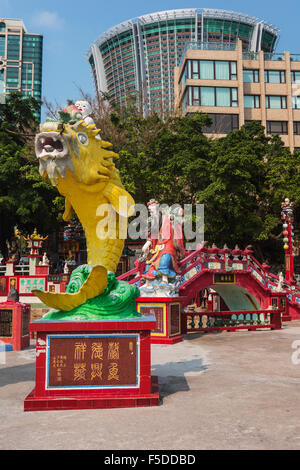 Bunte Skulpturen in der Tin Hau Tempel, Repulse Bay, Hong Kong, China Stockfoto