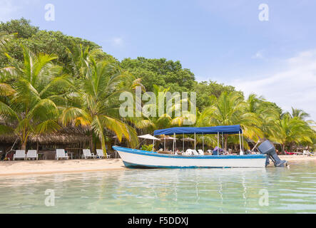 Boote am Strand Seestern, Archipel Bocas del Toro, Panama Stockfoto