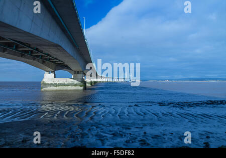 Die zweite Severn Überfahrt ist eine Brücke, die die M4-Autobahn über den Bristol-Kanal oder Fluss Severn Mündung zwischen DEU führt Stockfoto