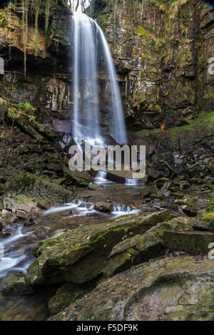 Melincourt Falls, Resolven, Vale of Neath Port Talbot, Wales, Vereinigtes Königreich. Stockfoto