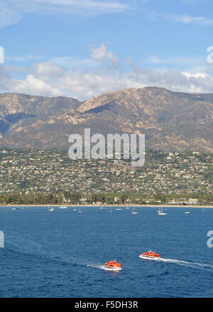 Rettungsboot Ausschreibungen nehmen Princess Kreuzfahrt-Passagiere auf Landausflügen vor Santa Barbara Küste in Süd-Kalifornien Stockfoto