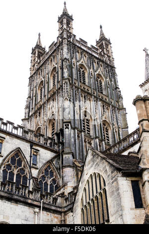 Kathedrale von Gloucester, formal die Cathedral Church of St. Peter und die Heiligen und unteilbare Dreifaltigkeit in Gloucester, England. Stockfoto