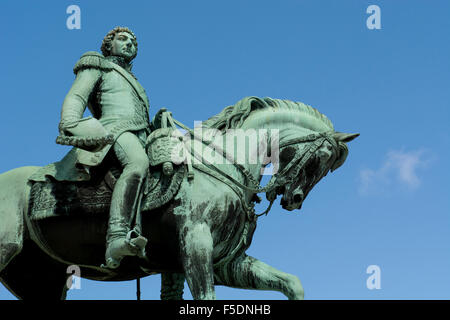 Norwegen, Oslo, Königspalast (Det königlichen Slott), 173 Zimmer königliche Residenz, ca. 1824-1848. Reiterstatue von Karl Johan. Stockfoto