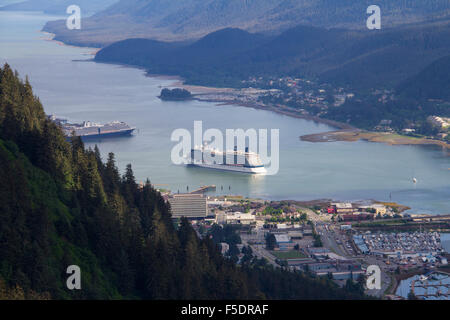 Juneau ist ein beliebter Kreuzfahrthafen und touristisches Zentrum der Hauptstadt von Alaska. Stockfoto