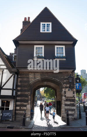 College-Tor (JASPERS Torhaus), Rochester High Street, Rochester, Kent, England, Vereinigtes Königreich Stockfoto