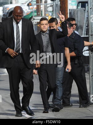 Mr. Robot Sterne Rami Malek für Jimmy Kimmel Show in einem schwarzen Anzug in Hollywood angekommen.  Mitwirkende: Rami Malek wo: Hollywood, Kalifornien, Vereinigte Staaten, wann: 01 Sep 2015 Stockfoto