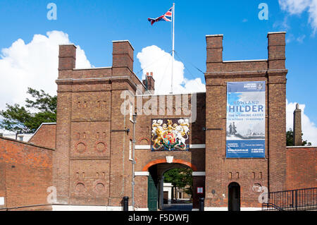 Eingangstor zum Chatham Historic Dockyard, Chatham, Kent, England, Vereinigtes Königreich Stockfoto