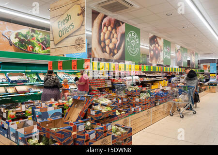 Innere des Lidl-Supermarkt, Sittingbourne, Kent, England, Vereinigtes Königreich Stockfoto