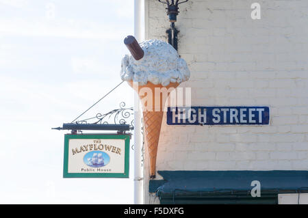 Eistüte unterzeichnen, High Street, alte Leigh, Leigh-on-Sea, Essex, England, Vereinigtes Königreich Stockfoto