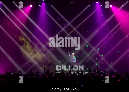 Madison, Wisconsin, USA. 30. Oktober 2015. Elektronik-Musiker DILLON FRANCIS in Ausstellungshalle Alliant Energy Center in Madison, Wisconsin führt © Daniel DeSlover/ZUMA Draht/Alamy Live News Stockfoto