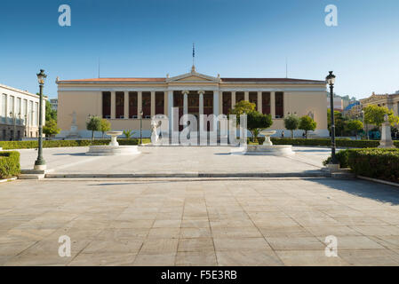 Propyläen der National- und Kapodistrian Universität von Athen. Die erste griechische Universität des modernen Griechenlands. 183 gegründet Stockfoto