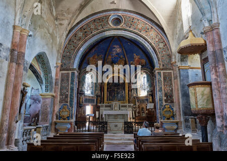 Innenraum der Kirche Notre Dame Dalidon, mittelalterliche Dorf von Oppede le Vieux, Region Vaucluse, Provence Alpes Cote d ' Azur, Frankreich Stockfoto