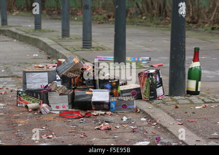 Müll links nach Silvester feiern Stockfoto