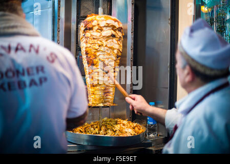 Döner Kebab, ein typisch türkisches Essen in Istanbul, Türkei, Europa Stockfoto